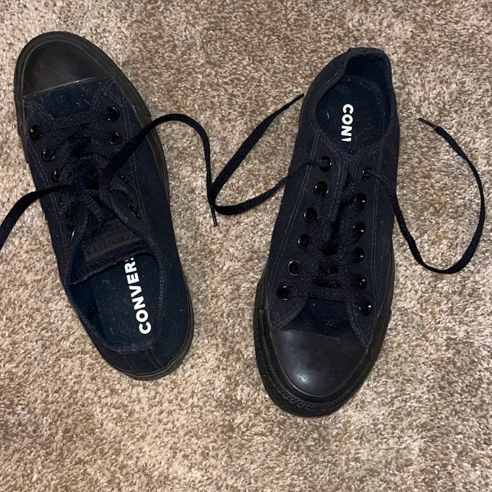 All black unisex converse only worn 2 times. Great condition